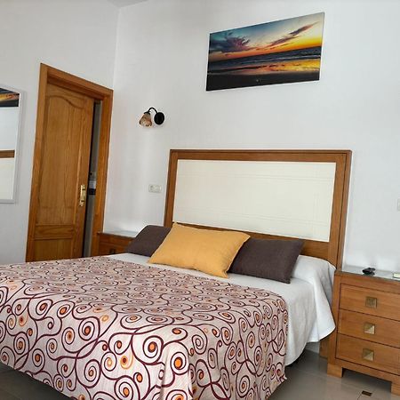 Hotel Hostal Los Arcos Chipiona Exterior foto