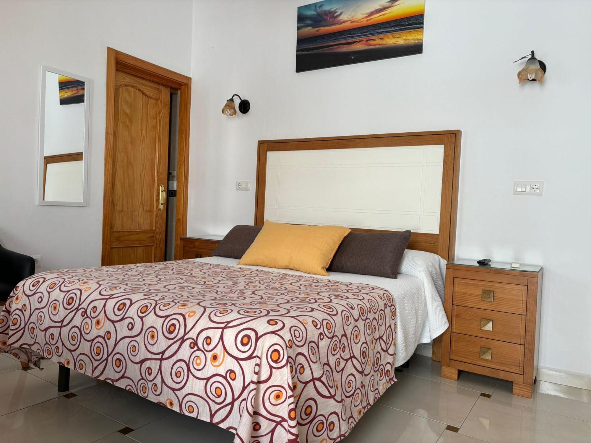 Hotel Hostal Los Arcos Chipiona Exterior foto